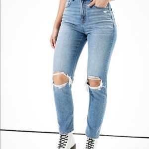 American Eagle ripped mom jean